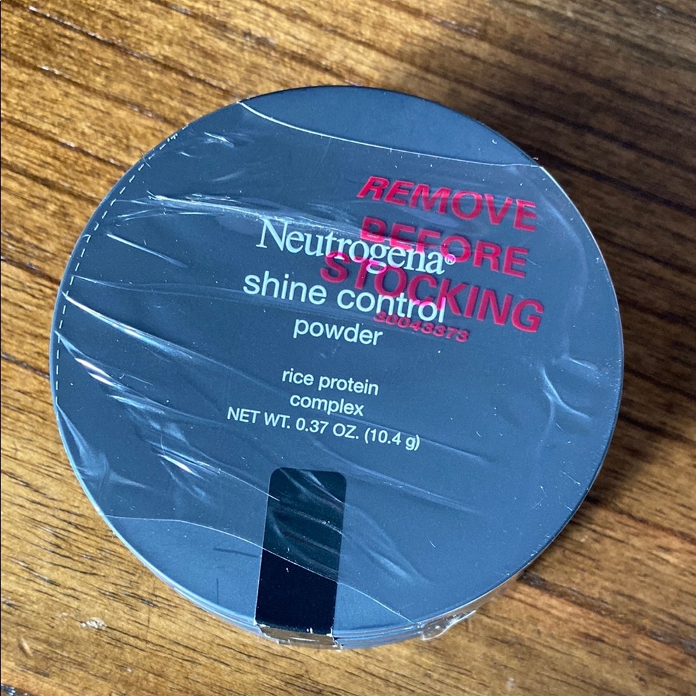 NWT 2 Compacts Neutrogena Shine Control Powder Rice
Protein Complex Matte Finish